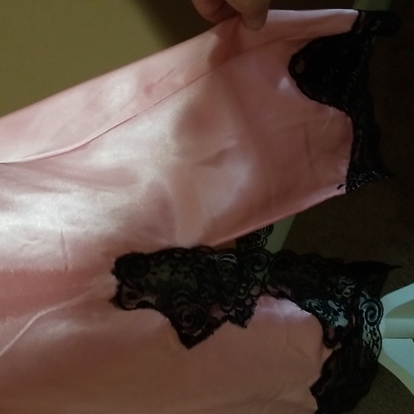 Fredricks of Hollywood. Large  camisole. - Picture 2 of 7